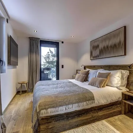 Luxurios Chalet With Indoor Pool, Sauna And Jacuzzi- If You Want To Book, Please Contact On Wh-ats-app - 0034-635-520-036 !!!! וילה