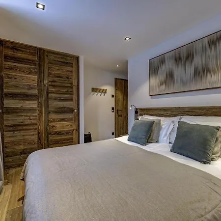 Luxurios Chalet With Indoor Pool, Sauna And Jacuzzi- If You Want To Book, Please Contact On Wh-ats-app - 0034-635-520-036 !!!! וילה