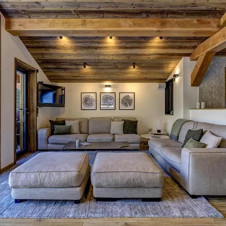 Luxurios Chalet With Indoor Pool, Sauna And Jacuzzi- If You Want To Book, Please Contact On Wh-ats-app - 0034-635-520-036 !!!! וילה